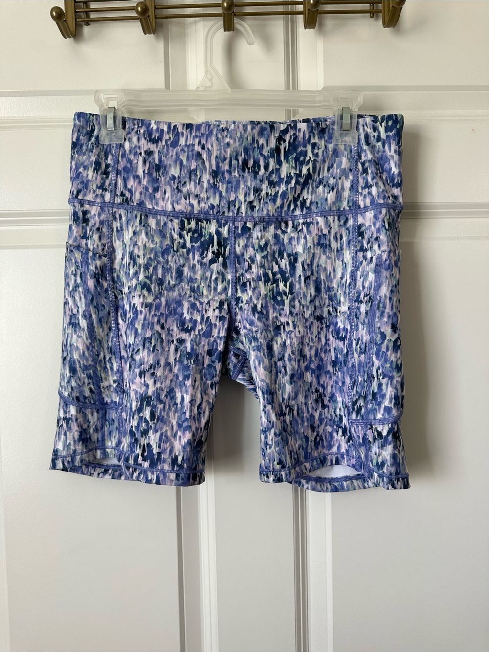Athleta Ultimate Stash 7” Athletic Bike Shorts Size L